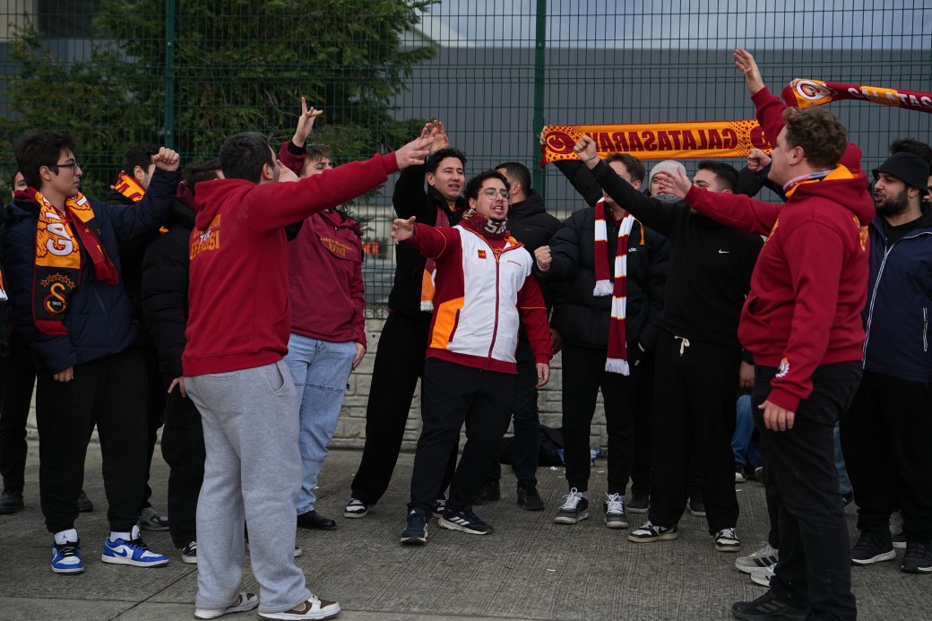 Galatasaraylı taraftarlar Süper Kupa finali için stada geldi