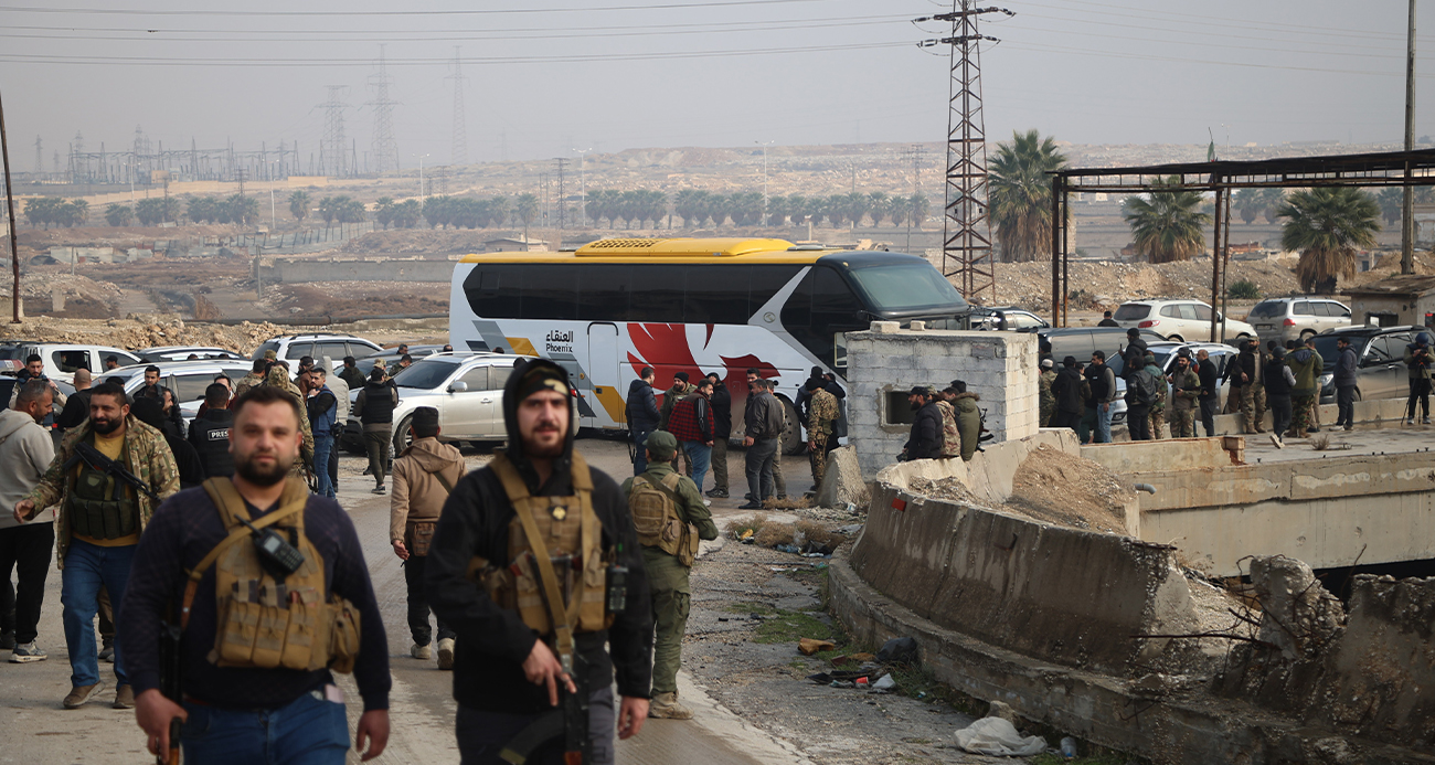 Güvenlik kaynakları, Suriye hükümeti ile terör örgütü PKK/YPG’nin Halep’te yaşadığı çatışmaların ardından değerlendirmede bulundu. Kaynaklar, "Suriye ordusu, Kandil’in "çatışın" talimatına rağmen sivil hassasiyetini sürdürmüştür. PKK’nın uzlaşı yerine çatışmayı önceleyen tavrı neticesinde, tüm kayıpların sorumluluğu Kandil’indir" dedi.