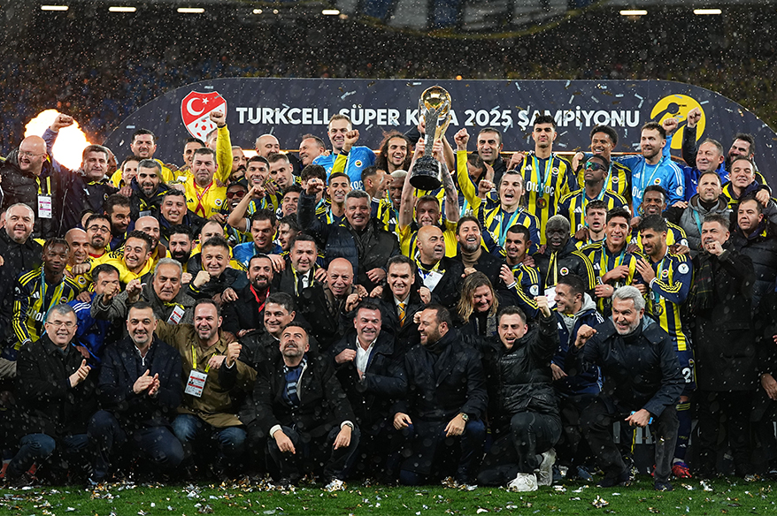 Fenerbahçe, kupayı kaldırdı