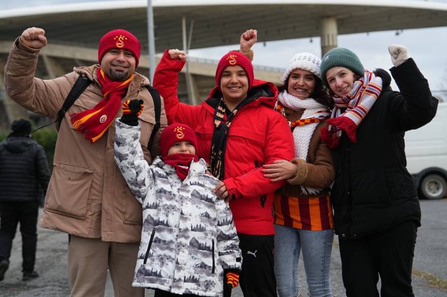 Galatasaraylı taraftarlar Süper Kupa finali için stada geldi