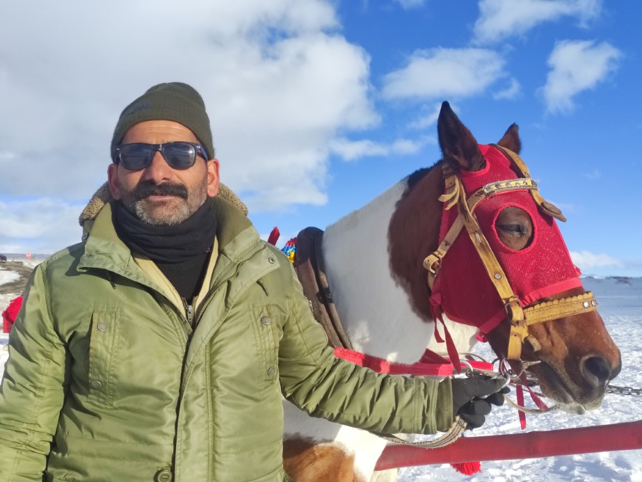 Çıldır Gölü’nde atlı kızak heyecanı başladı