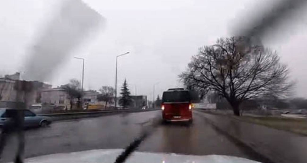 Yağış sonrası çevre yolu ’göle’ döndü, bazı araçlar yolda kaldı