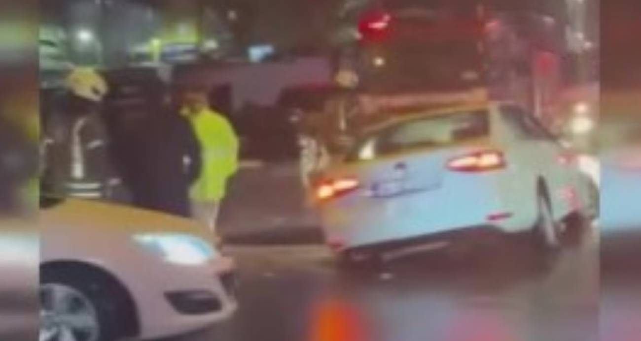 İstanbul’u fırtına vurdu! Ağaçlar devrildi, yol çöktü, balkon yıkıldı