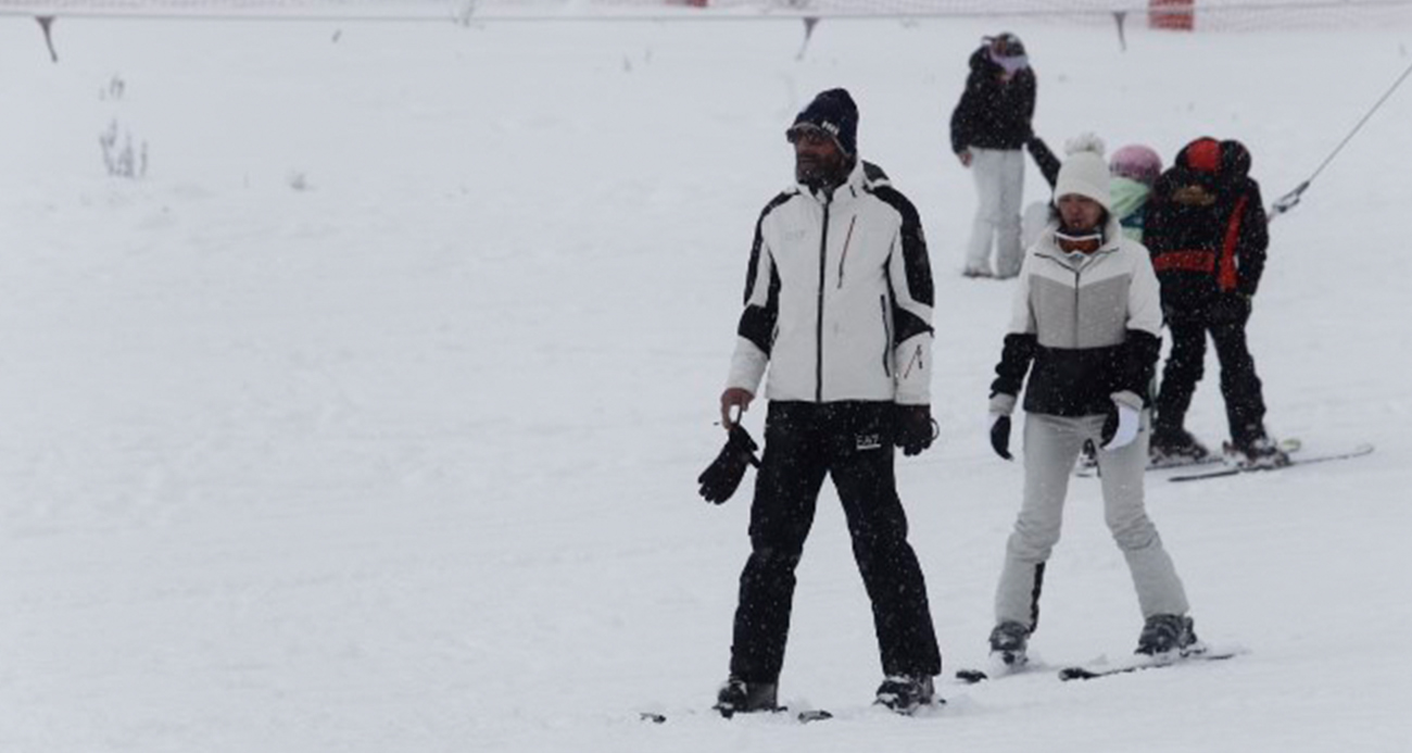 Uludağ’da kar kalınlığı 76 santimetreye ulaştı, pistler doldu taştı
