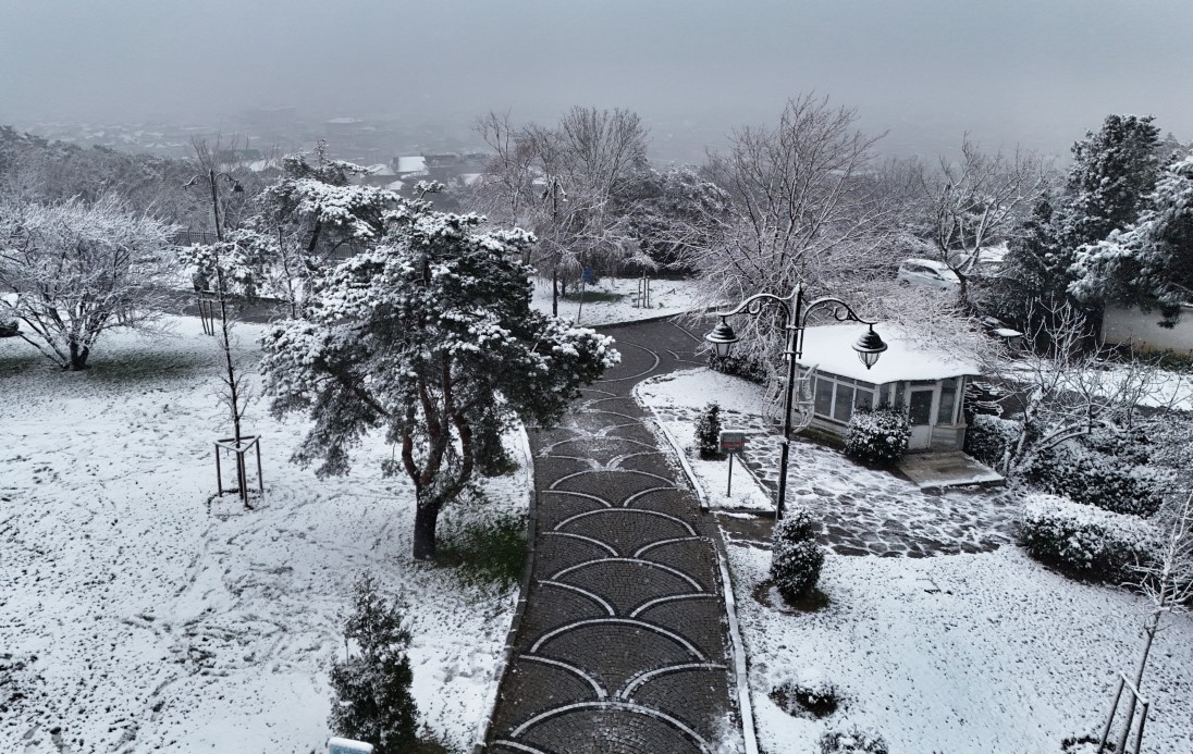 Çamlıca’da etkili olan kar yağışı havadan görüntülendi