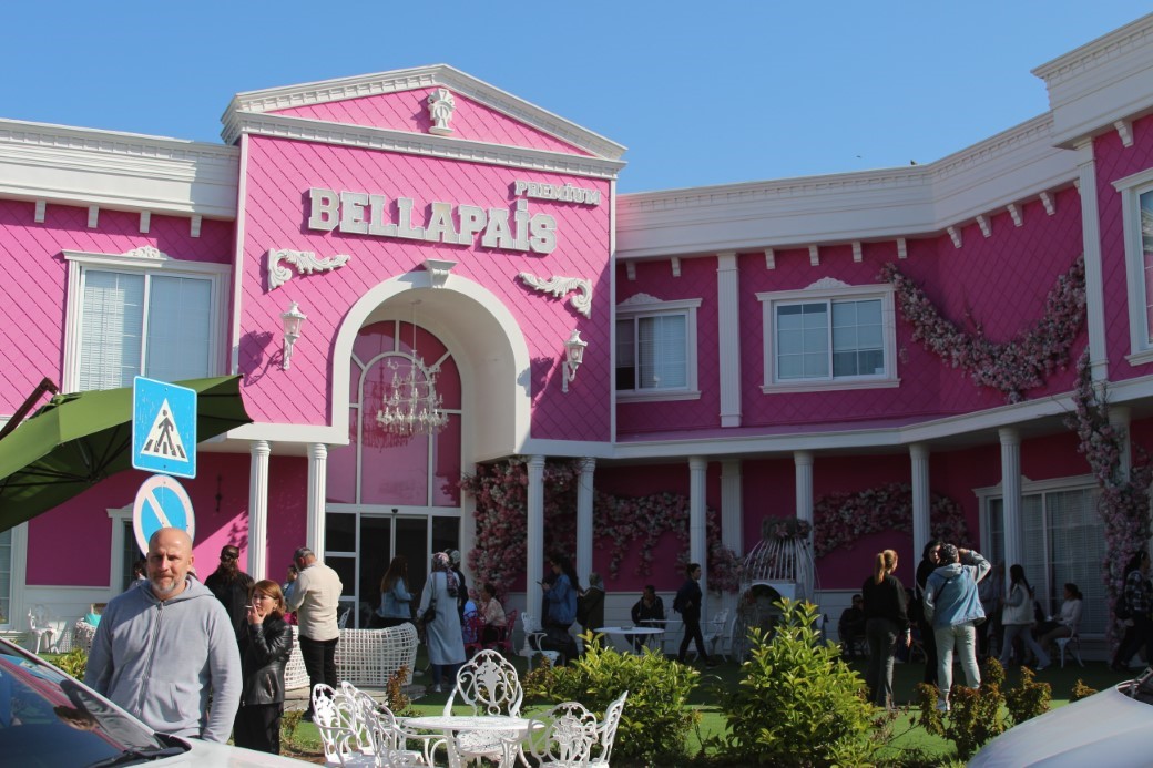 Binlerce kişiyi dolandırdığı iddia edilmişti: Güney Afrika’da güzellik merkezi açmış