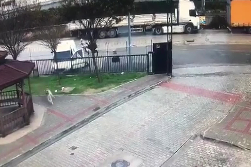 Adana’da silahlı saldırıya uğrayan baba yaralandı, 16 yaşındaki oğlu hayatını kaybetti