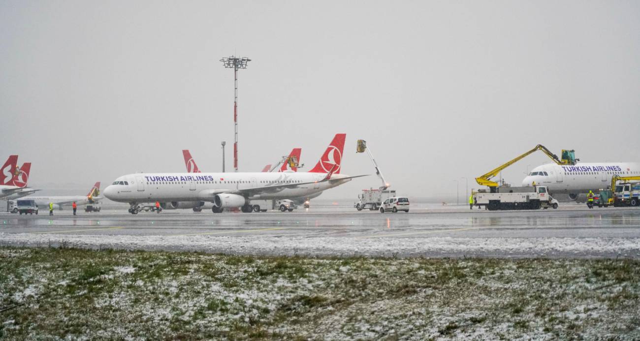 İstanbul Havalimanı’nda pistteki kar miktarı ‘anlık’ takip ediliyor