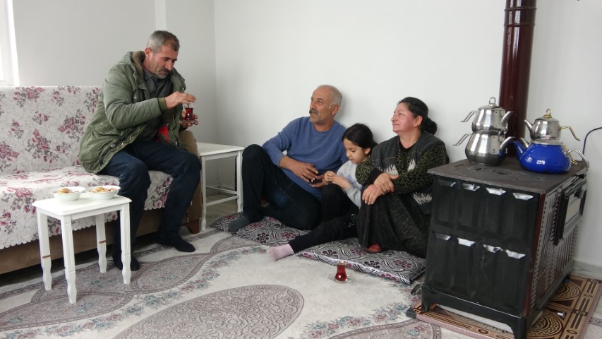 Yaklaşık 2 bin nüfuslu köyde kışın sadece bir aile yaşıyor