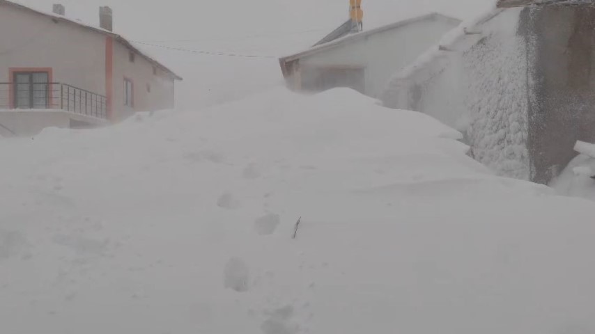 Meteoroloji’nin uyardığı kentte tipi etkili oldu, kar kalınlığı yer yer 3 metreyi buldu