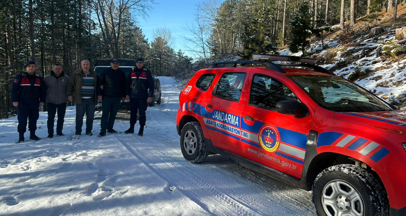 Kazdağları’nda karda mahsur kalan 4 kişiyi jandarma kurtardı