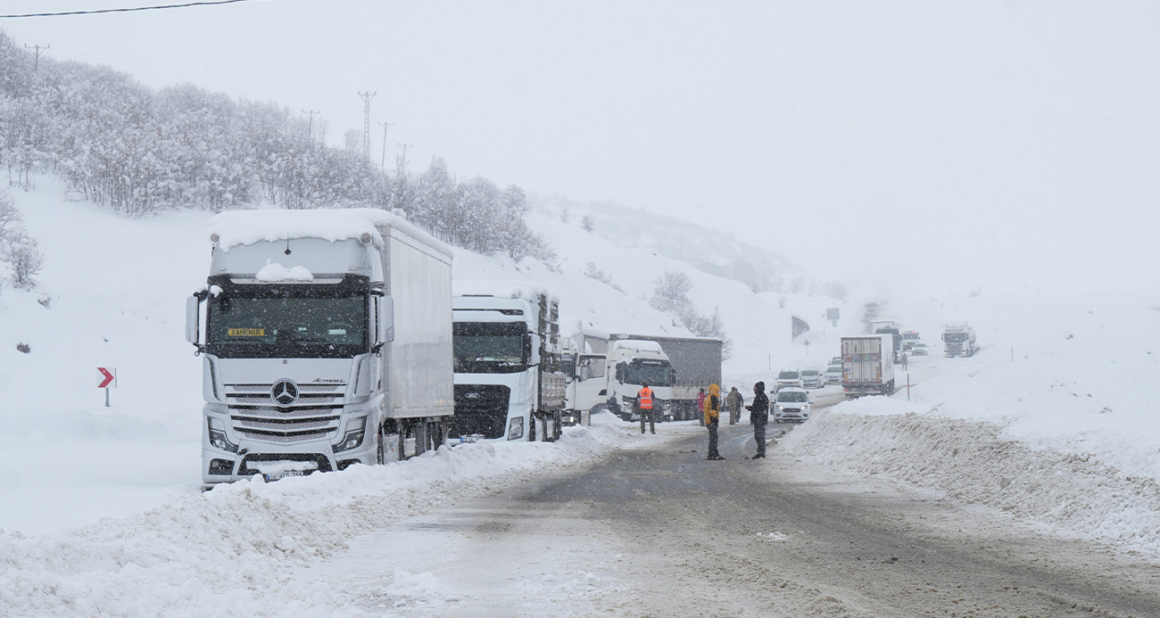 Muş-Bingöl kara yolunda kar engeli: 60 araç ve 140 kişi kurtarıldı