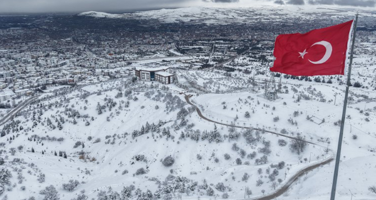 Medeniyetlerin beşiği Harput beyaza büründü, kartpostallık görüntüler oluştu