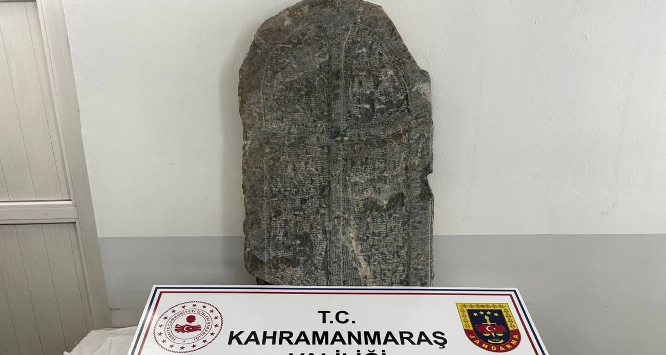 Kahramanmaraş’ta Bizans dönemine ait mezar taşı ele geçirildi: 3 gözaltı