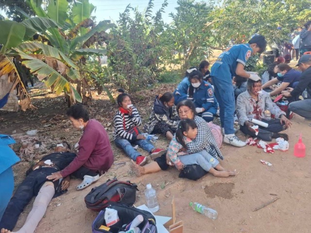 Tayland'da yolcu treninin üzerine vinç devrildi: 22 ölü, 55 yaralı