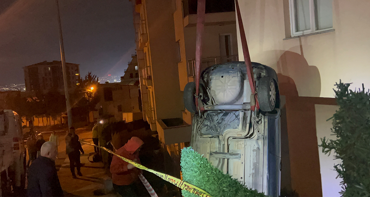Pendik’te otomobil apartman bahçesine uçtu: 2 yaralı