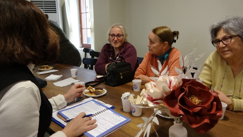 Acılarını üreterek unutuyorlar