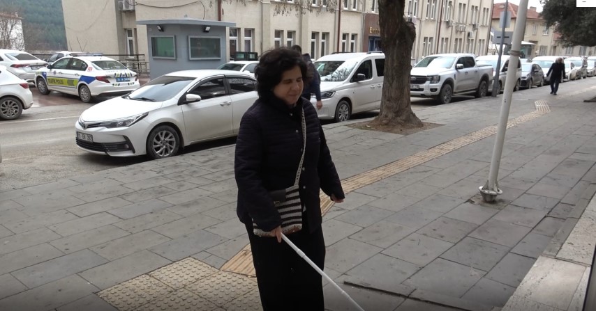 Görme engelli 3 çocuk annesi Çiler Kocaman’ın ’Braille’ alfabesiyle okuma azmi