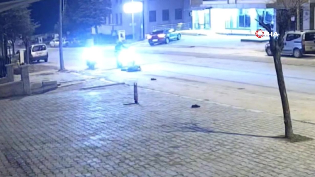 Uşak’ta motosikletin çarptığı yaya hayatını kaybetti: Kaza anı kamereda