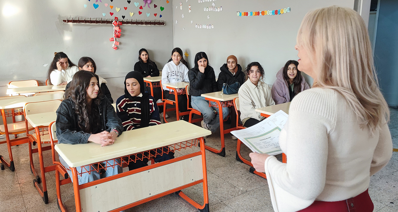 Milyonluk mal varlığını TSK’ya bağışlayan öğretmen "psikoz" çıkmadı, öğrencilerine koştu
