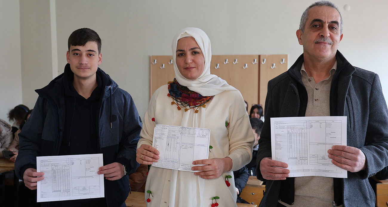 Bir okul, üç nesil, tek karne günü