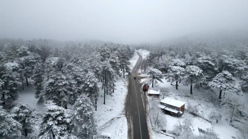 Kazdağları beyaza büründü, manzara nefes kesti