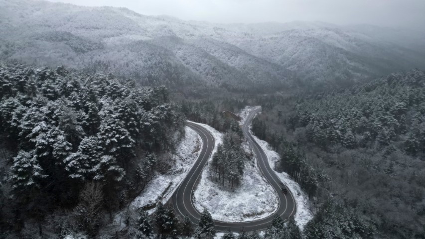 Kazdağları beyaza büründü, manzara nefes kesti