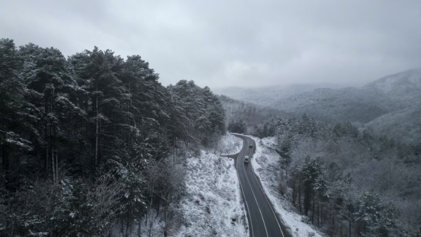 Kazdağları beyaza büründü, manzara nefes kesti