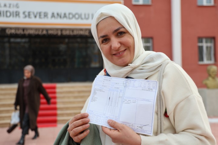 Bir okul, üç nesil, tek karne günü