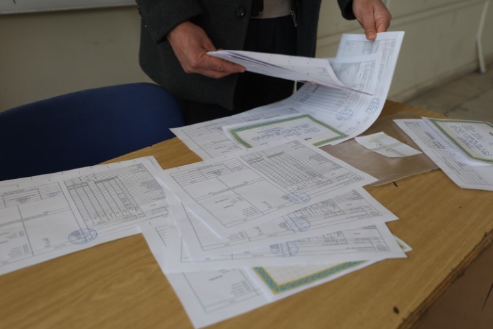 Bir okul, üç nesil, tek karne günü