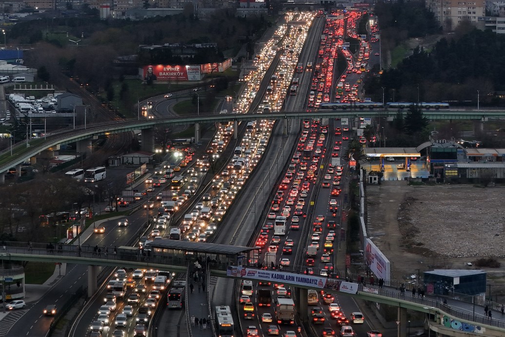 İstanbul’da yüzde 90’a varan trafik havadan görüntülendi