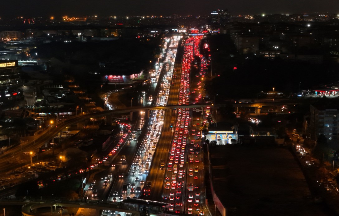 İstanbul’da yüzde 90’a varan trafik havadan görüntülendi