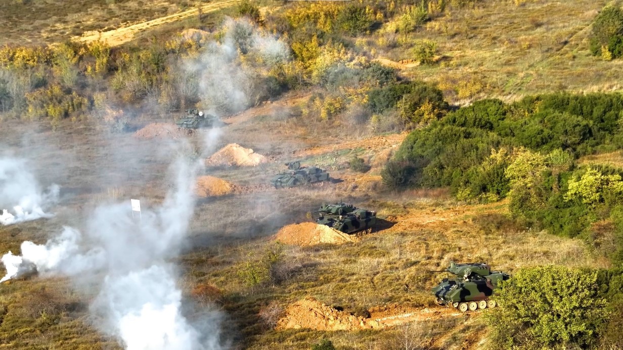 Vatan savunmasının kahramanları zorlu eğitimlerden geçiyor