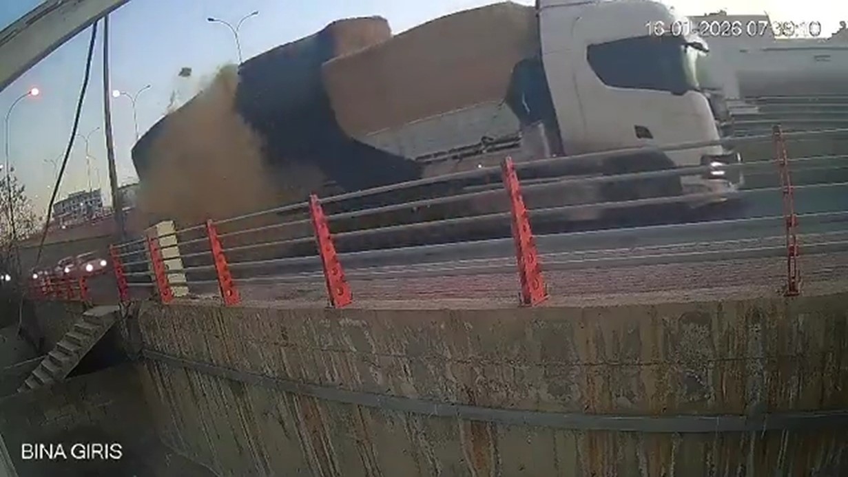 Kaldırımda yürürken hayatının şokunu yaşadı