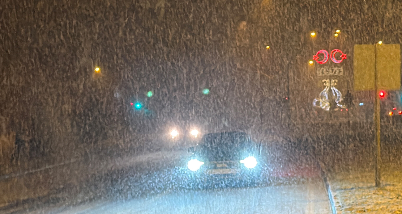 Zonguldak-Düzce yolunda yoğun kar yağışı