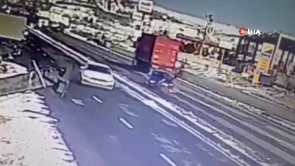 Metrelerce havaya fırlayan yaya hayatını kaybetti, kaza anı kameraya yansıdı