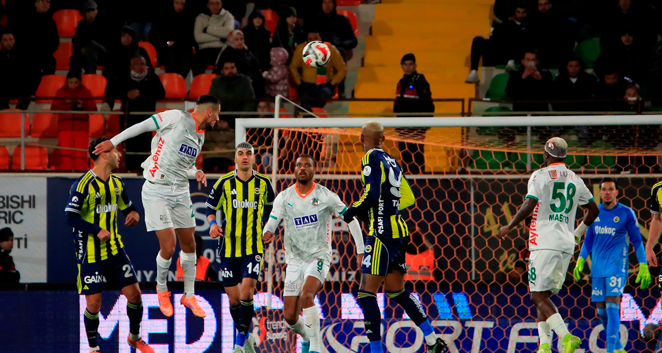 Zirvede fark 1'e düştü! 5 gollü düelloda kazanan Fenerbahçe