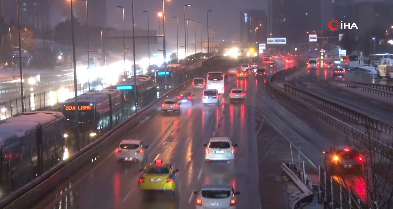 İstanbul’da kar etkisi: Trafik yoğunluğu yüzde 81’e çıktı