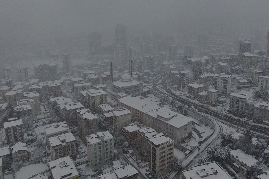 Beyaza bürünen Kartal havadan görüntülendi