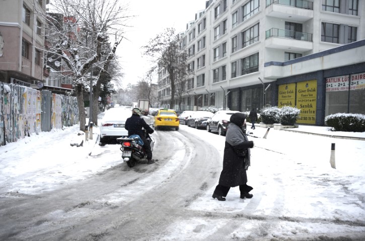 İstanbul'da kar yağışı etkili oluyor