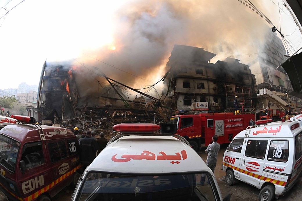 Pakistan'daki AVM yangınında can kaybı 14'e yükseldi, 70'ten fazla kişi kayıp