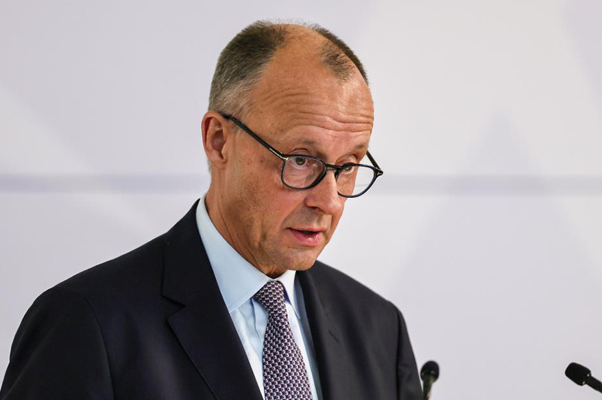 Merz, Grönland ve ek gümrük vergilerini Trump ile Davos’ta görüşmeyi planlıyor