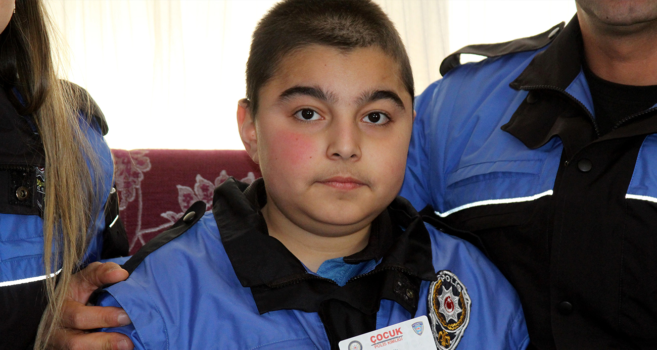 Hayaline kavuştu polis oldu