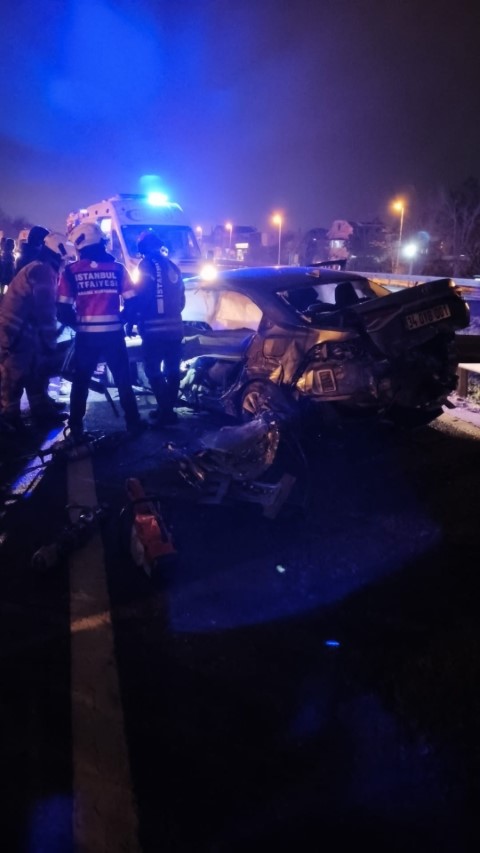 Silivri’de feci kaza: Araçta sıkışan sürücü hayatını kaybetti