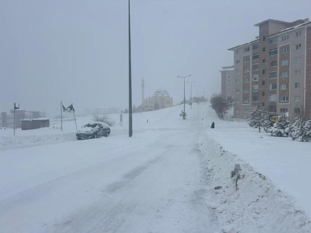Van’da yoğun kar yağışı: 287 yerleşim yerine ulaşım sağlanamıyor