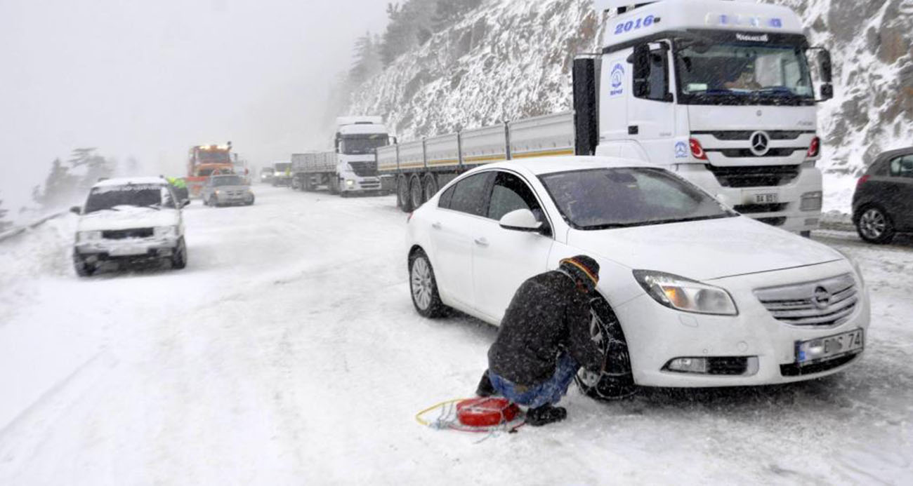 Kop Geçidi’nde çığ: Bitmeyen Kop Tüneli kış çilesini yine hatırlattı