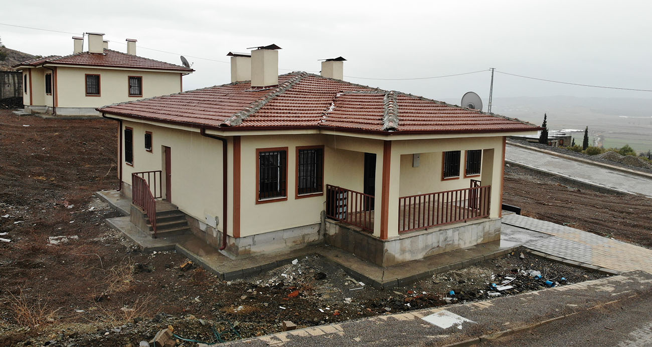 Depremzede vatandaş: "Babamızın yapmadığını devletimiz yaptı"