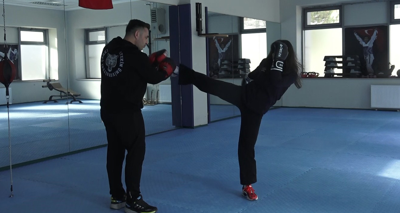 Vücut geliştirmek için gittiği salonda kick boksla tanıştı, 5 ay sonra Türkiye üçüncüsü oldu