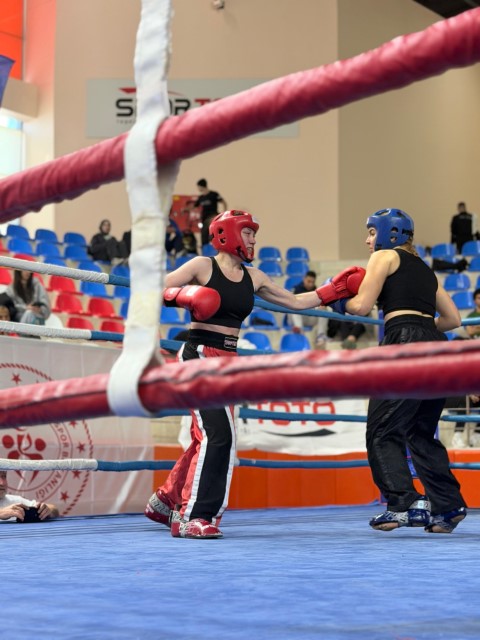 Vücut geliştirmek için gittiği salonda kick boksla tanıştı, 5 ay sonra Türkiye üçüncüsü oldu