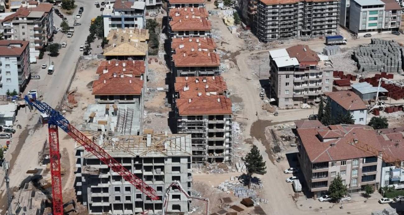 Depremde 35 kişinin hayatını kaybettiği Velioğlu Apartmanı ve Meral İş Hanı davalarında karar